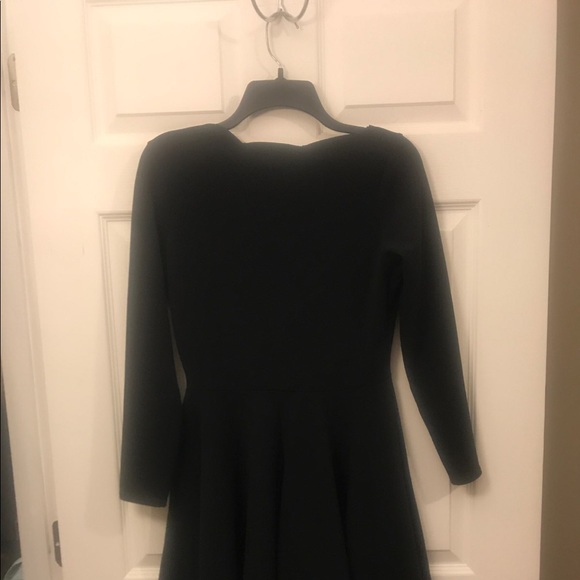 Dress with Scallop Plunge - Picture 3 of 4